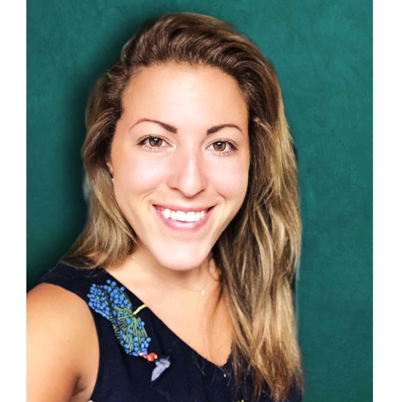 Meet your Posher, Kayla - Picture 2 of 3